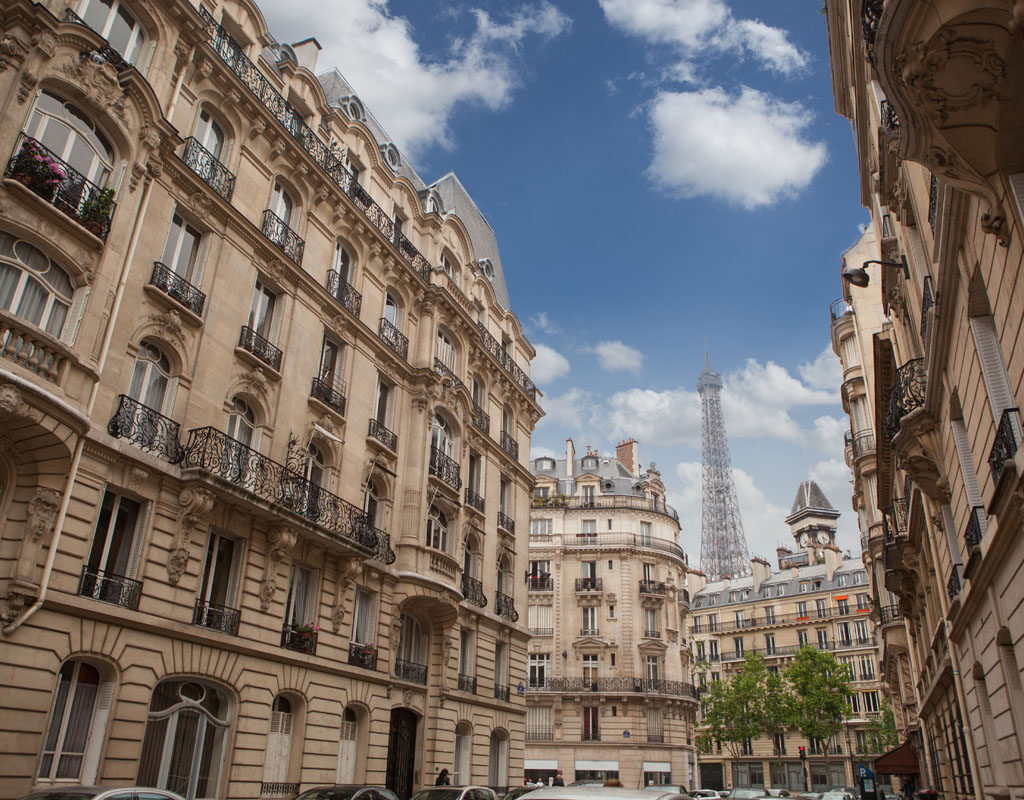 housing in paris near eiffel tower